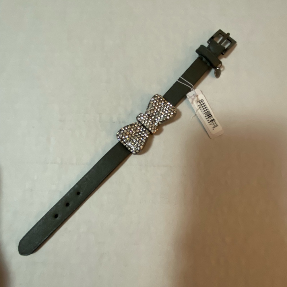 ‼️Any 5 jewelry for 20$‼️ Bracelet with gray band  with faux diamond bow.